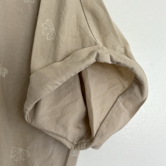 Laha’ole (Hawaiian brand) Pili knot Naupaka Tee in Sand foam - large - Picture 4 of 8